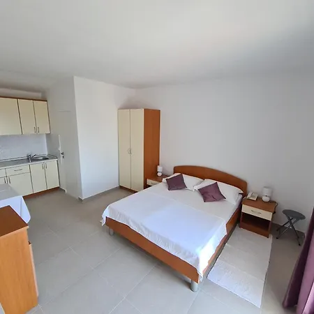 Pansion Komfor Moca 3* Makarska