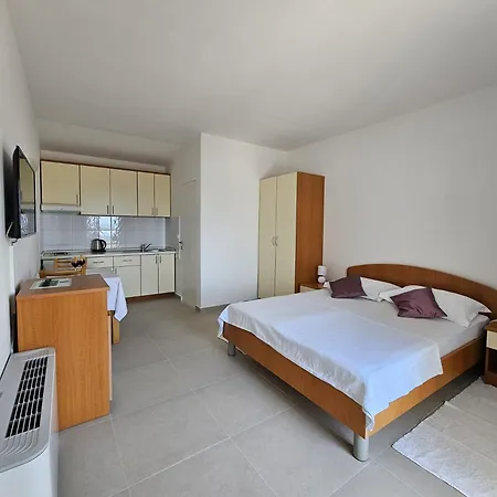 Pansion Komfor Moca 3* Makarska