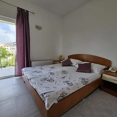 Pansion Komfor Moca Vendégház Makarska