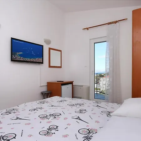 Pansion Komfor Moca 3* Makarska