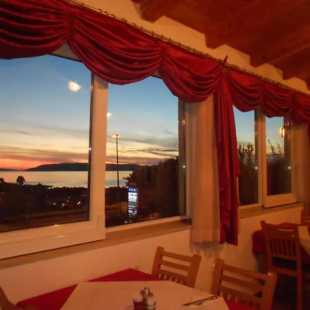 Guest house Pansion Komfor Moca Makarska