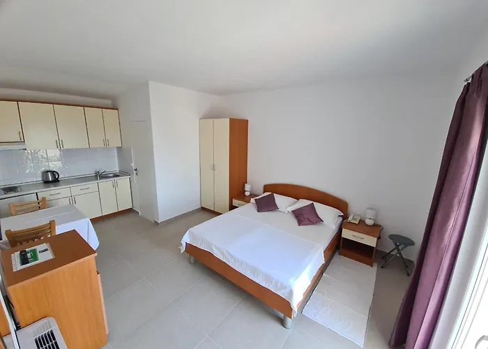 Pansion Komfor Moca 3* Makarska