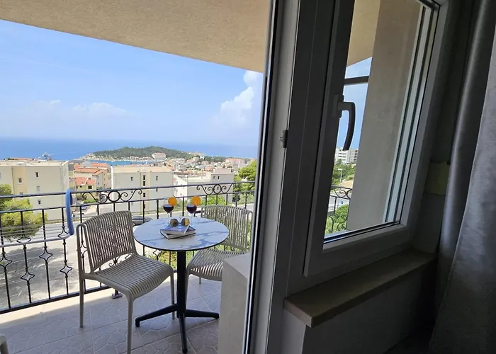 Pansion Komfor Moca מאקרסקה