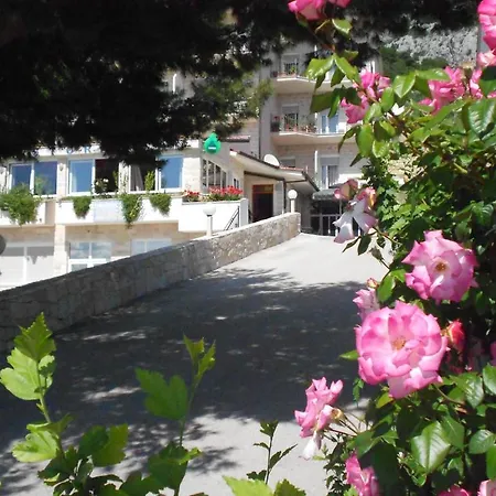 Pansion Komfor Moca Μακάρσκα