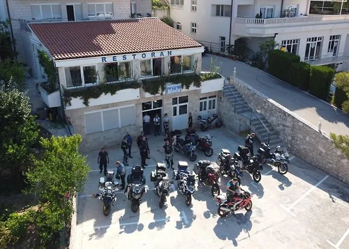 Guest house Pansion Komfor Moca 3*