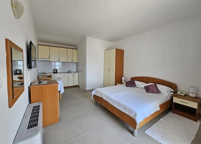 Pansion Komfor Moca 3* Makarska